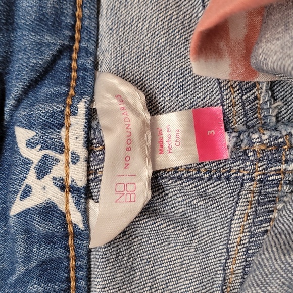 Shorts - Picture 3 of 3